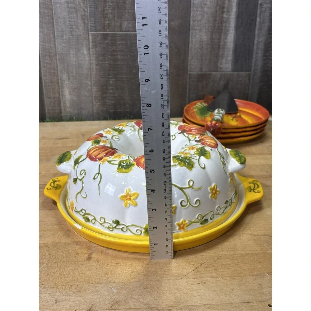 Temp-tations Figural Pumpkin Bundt Baker Platter 4 Plates Knife Fall Set
